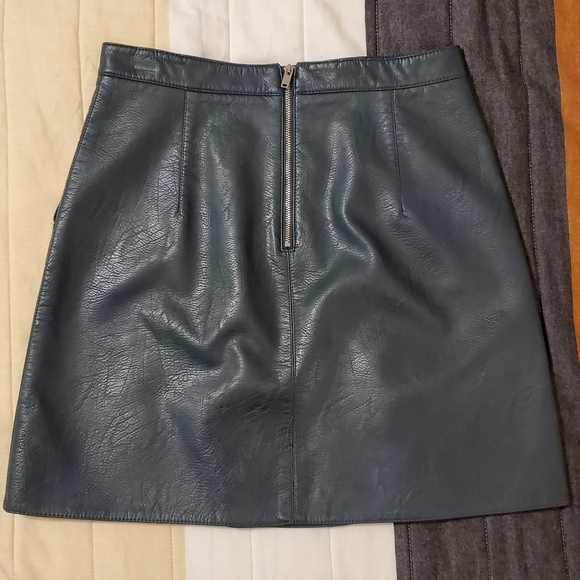 Zara Basic Dark Green Faux Leather Mini Skirt - Picture 3 of 7